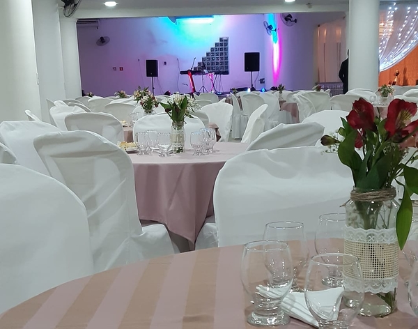 Locação de Mesa e Cadeiras