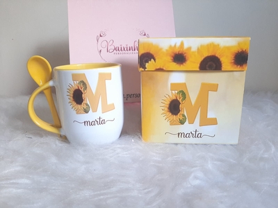 Caneca com colher de alça e interior interior colorido